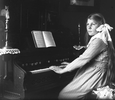 Öva fingersättningen på orgeln 1918